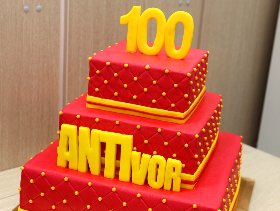 Уже 100 сотрудников отпраздновали свой 10-летний юбилей работы в АНТИвор!
